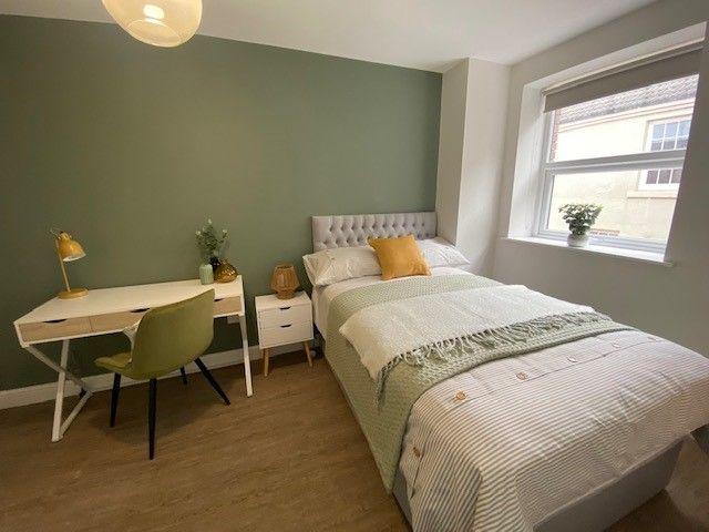To Let 1 bedroom Double room, Kamran House, Flat 2 Room 1, City Centre, Doncaster £130 pw