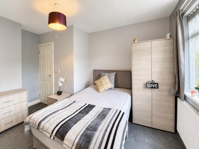 To Let 1 bedroom Double room, Room 2, Grangefield Avenue, New Rossington, Doncaster £110 pw