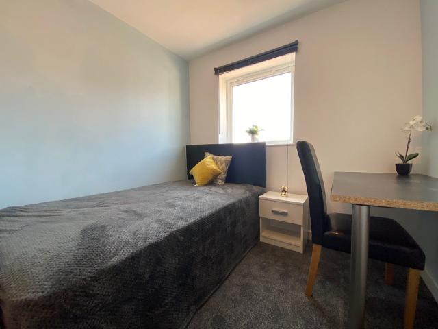 To Let 1 bedroom Double room, Room 6, Church Street, Bentley, Doncaster £110 pw