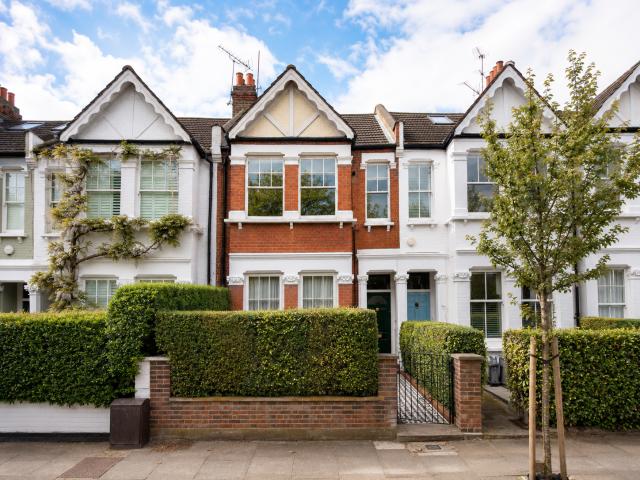 To Let 1 bedroom Flat, Maldon Road, London, W3 6SZ £1,700 pcm