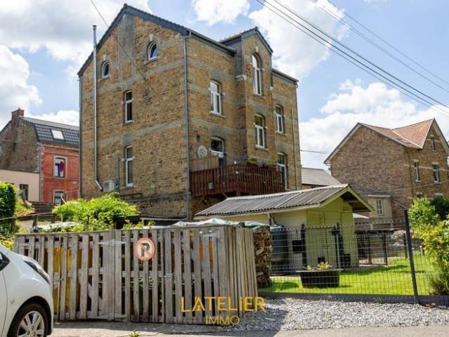 TO LET 1 bedroom flat + study in Pont de Bonne