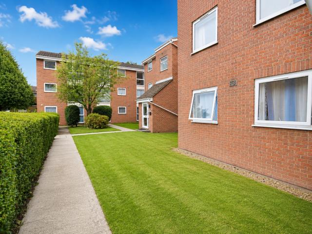 To Let 1 bedroom Flat, Sunninghill Court, Bollo Bridge Road, London £1,550 pcm