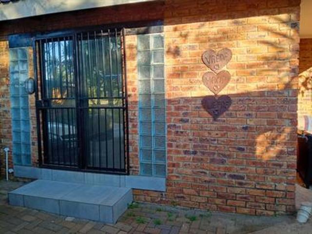 to let | 2 bedroom flatlet | availab.