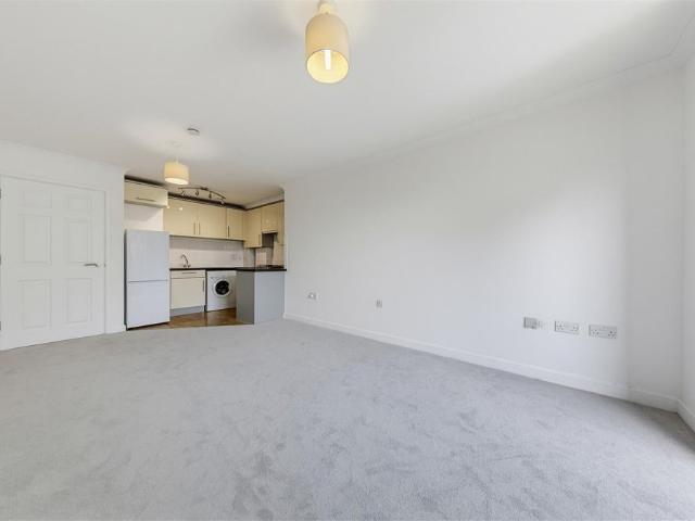 To Let 2 Bed Apartment