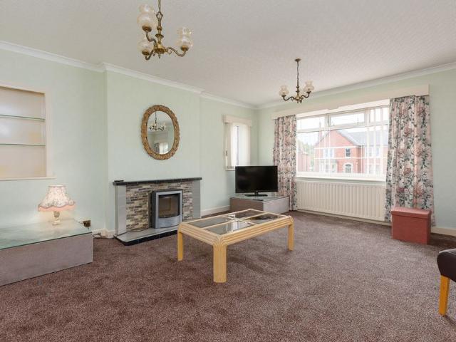 To Let 2 Bed Apartment