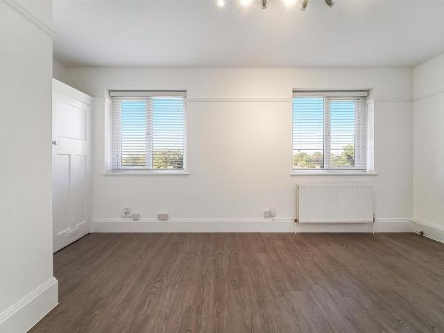 To Let 2 Bed Apartment