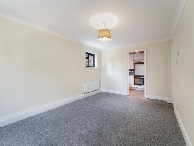 To Let 2 Bed Apartment