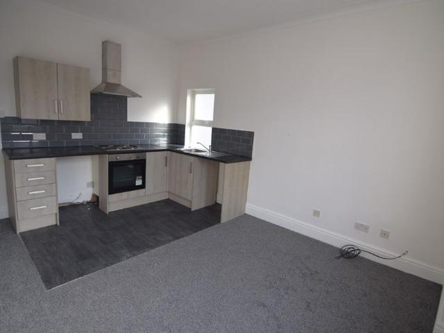 To Let 2 Bed Flat
