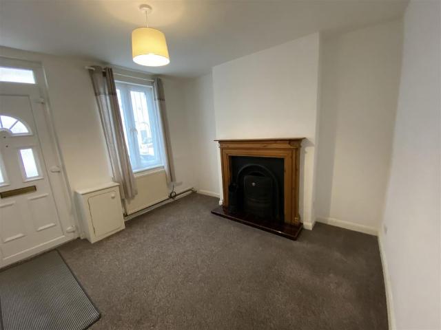 To Let 2 Bed House Mid Terrace Gladstone Street, Mold Per Calendar Month £825 pcm