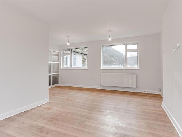 To Let 2 Bed Maisonette Upper