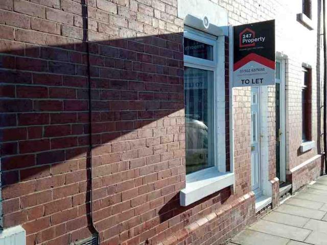 To Let 2 bedroom Terraced house, Cooper Street, Hyde Park, Doncaster £795 pcm