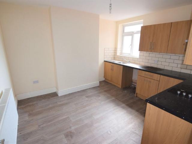 To Let 4 Bed Maisonette