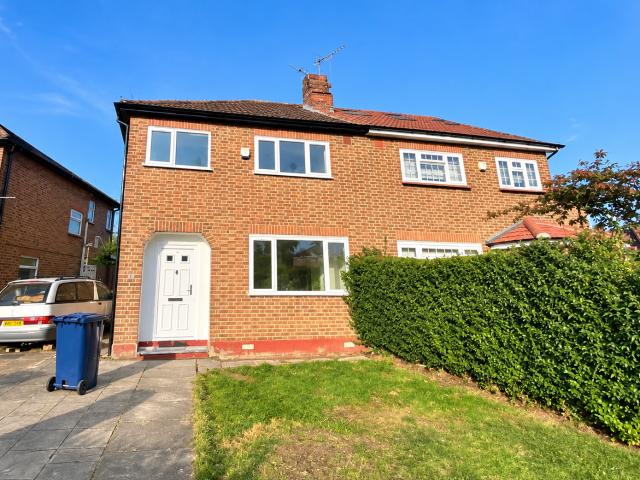 To Let 4 bedroom Semi detached house, Iveagh Avenue, Park Royal NW10 7DH £2,750 pcm