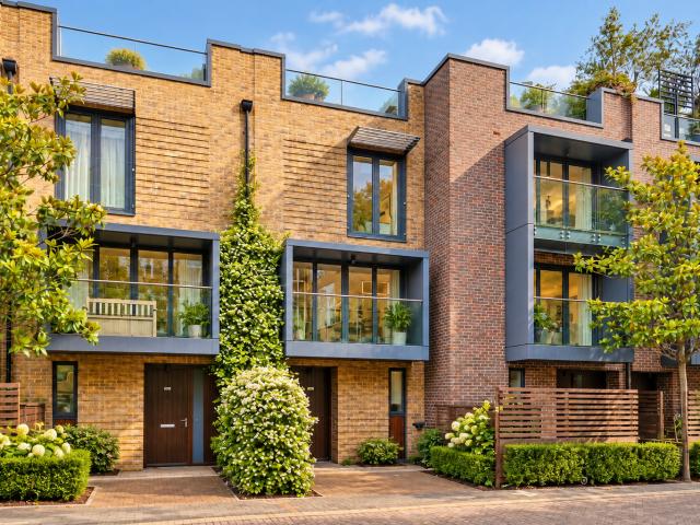 To Let 4 bedroom Terraced house, Bromyard Avenue, London £4,000 pcm