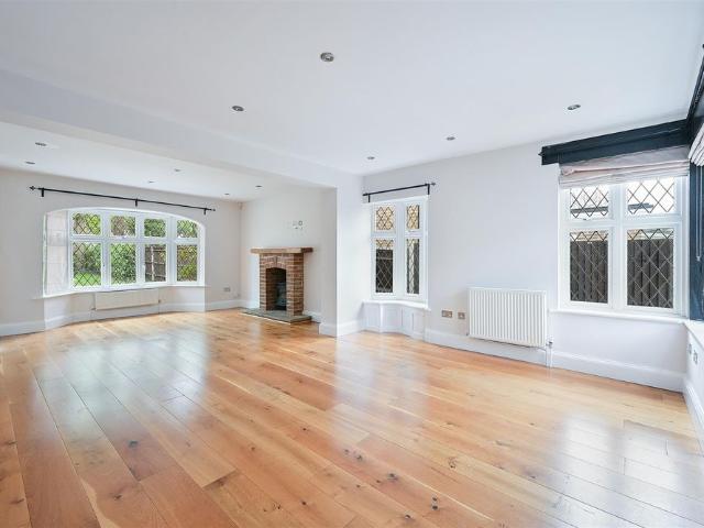 To Let 5 Bed House Detached