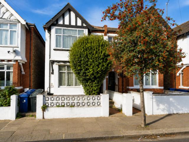 To Let 5 bedroom Semi detached house, Denehurst Gardens, London W3 9QY £4,400 pcm