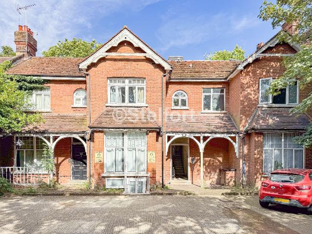 To Let Colney Hatch Lane, London N10 £1,250 pcm