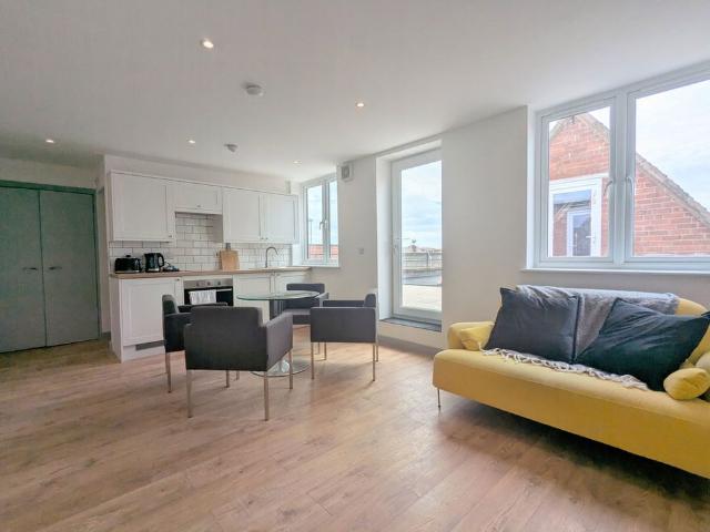 To Let – Chapel Street, Southport Town Centre, PR8 – One Bed Top Floor Apt
