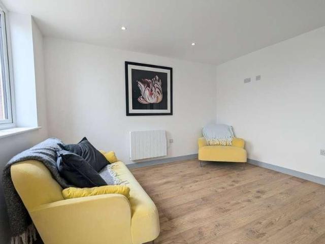 To Let Chapel Street, Southport Town Centre, Pr One Bed Top Floor Apt, PR8
