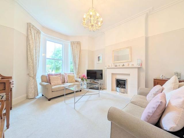 To Let – Alma Road, Birkdale – Two Bedroom Furnished Property