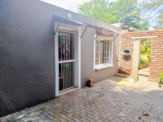 TO LET – BACHELOR UNIT IN TRES JOLIE, HONEYDEW