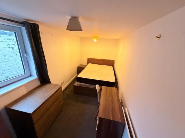 To Let: Double Room Gresham Road, Middlesbrough, TS1 4LS