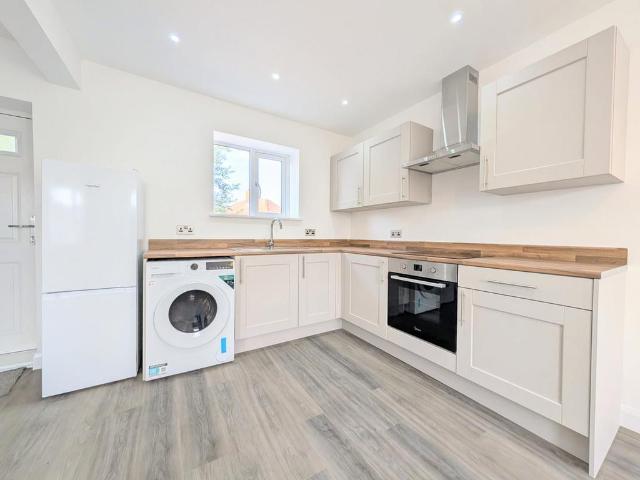 To Let Heathfield Road, Ainsdale. 1 bed flat to rent £775 pcm £179 pw