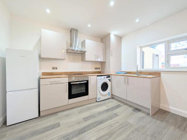 To Let Heathfield Road, Ainsdale. 1 bed ground floor flat to rent £750 pcm £173 pw