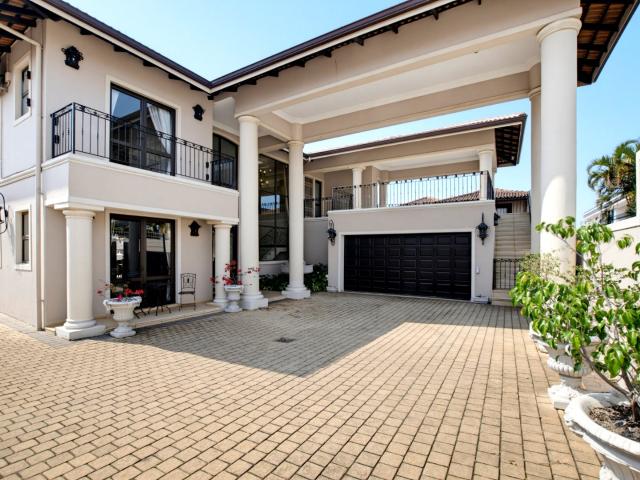 To let in Izinga, Luxurious, secure home with pool