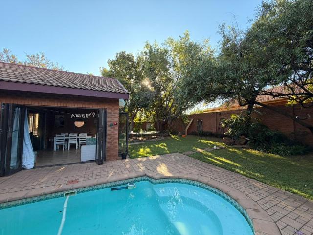 To Let | Spacious 3 Bedroom Family Home with Bachelor Flat & Swimming Pool – Bela Bela