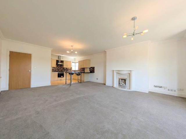 To Let – Park Avenue, Hesketh Park, PR9 – Two Bedroom Spacious Apt