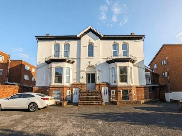 To Let Park Plaza, Park Crescent. 2 bed ground floor flat to rent £825 pcm £190 pw
