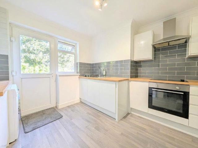 To Let – Warren Court, Westcliffe Road, Birkdale, PR8 – Two Bed Ground Floor Flat