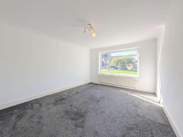 To Let Warren Court, Westcliffe Road, Birkdale, Pr Two Bed Ground Floor Flat, PR8