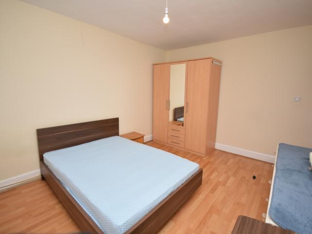 To Rent Birchwood Avenue, Hatfield, AL10 £1,600 pcm