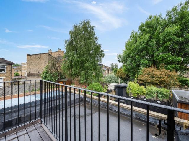 To Rent Brooke Road, Stoke Newington, London, N16 Must be seen £1,450 pcm Tenancy Info