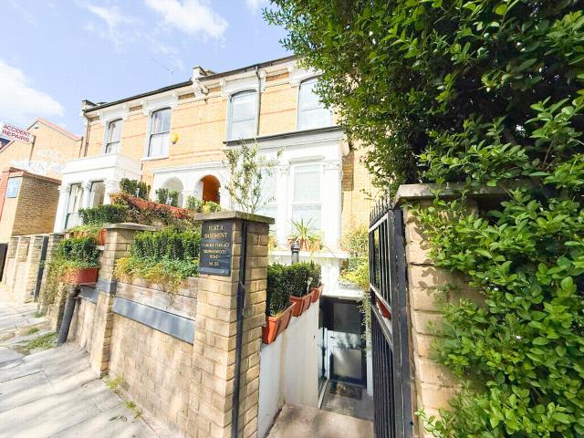 Let Brownswood Road, Hackney, London, N4 Must be seen £2,450 pcm Tenancy Info