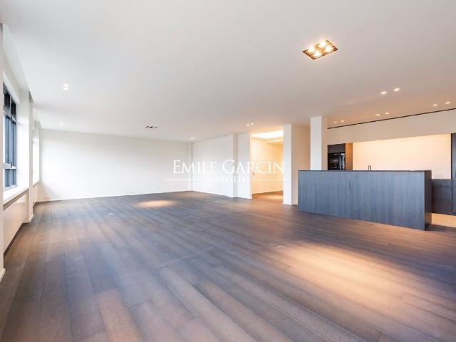 To rent Brussels Apartment Three bedrooms Ixelles, facing Le Châtelain