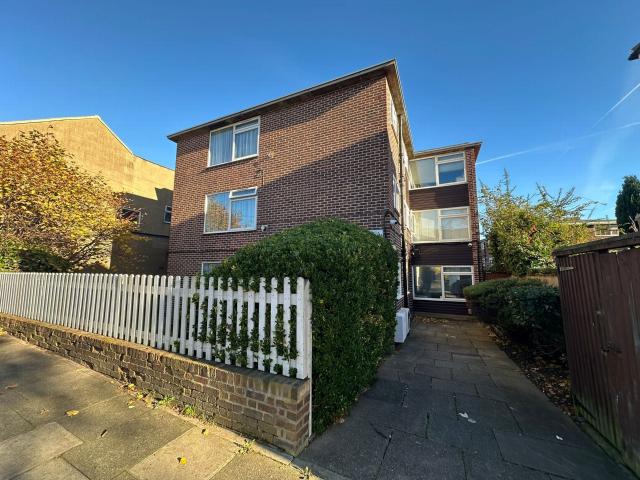 To Rent Chase Side, Enfield, London, EN2 Must be seen £1,200 pcm Tenancy Info