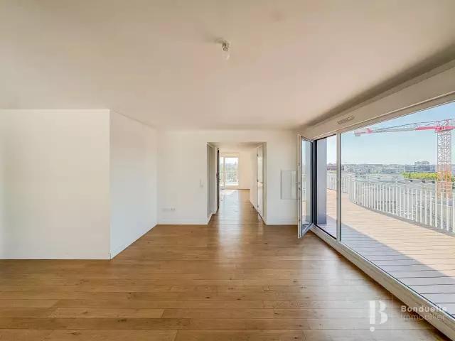TO RENT EMPTY FLAT 5 BEDROOMS NEW BUILDING 970 SQF LARGE TERRACE TOP FLOOR