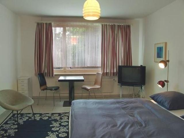 To rent fully furnished one bedroom flat/room between Messe and Rhein