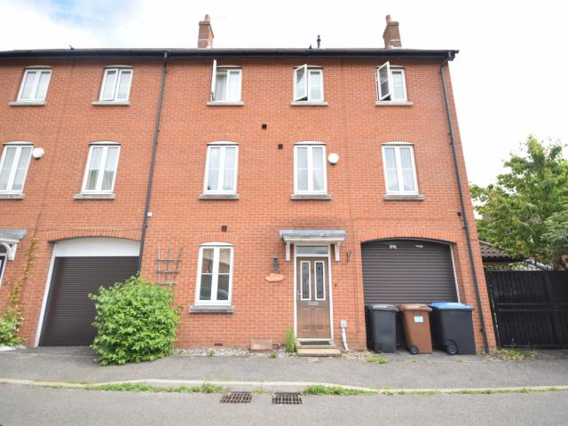 To Rent Fillingham Way, Hatfield, AL10 £2,400 pcm