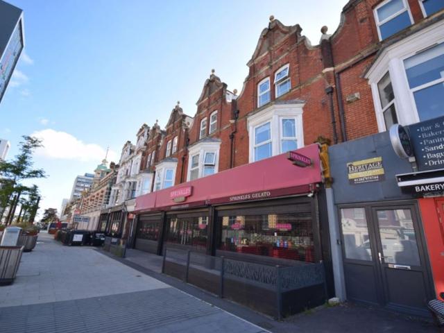 To Rent Holdenhurst Road, Lansdowne, Bournemouth, BH8 £900 pcm Tenancy Info