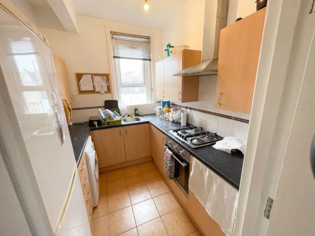 To Rent Holdenhurst Road, Lansdowne, Bournemouth, BH8 £1,400 pcm Tenancy Info