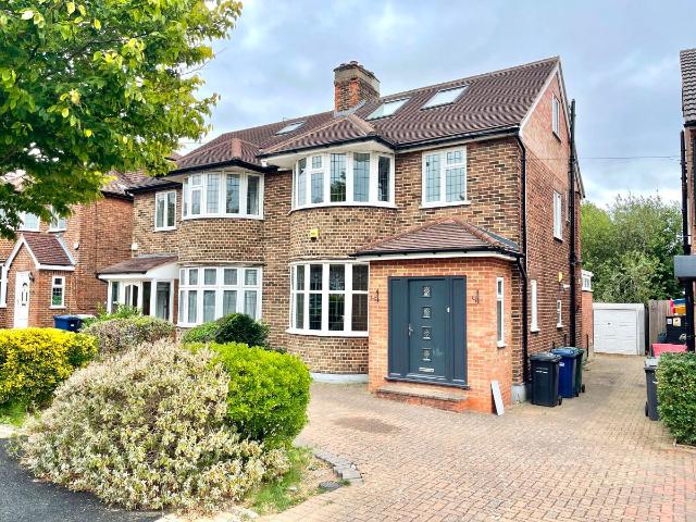 To Rent Linkside, London N12, 4 bed semi detached house to rent, £4,250 pcm | PrimeLocation