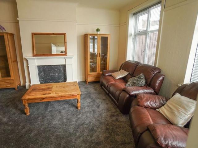 To Rent Sea Road, Boscombe, Bournemouth, BH5 £2,500 pcm Tenancy Info