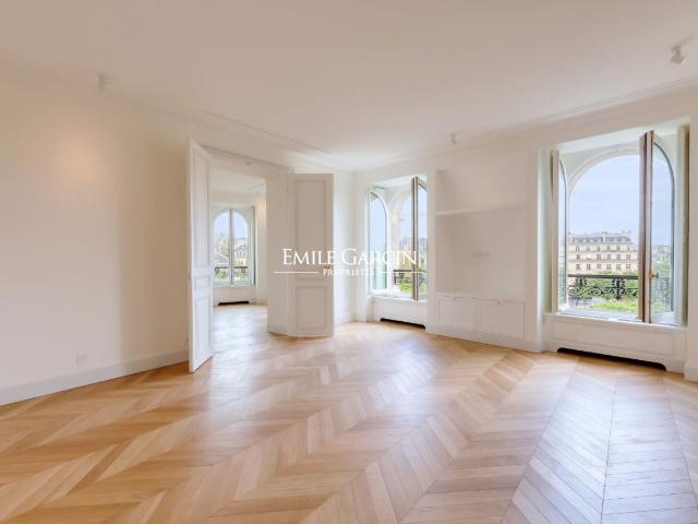 To rent Unfurnished apartment Paris 8th Avenue Montaigne