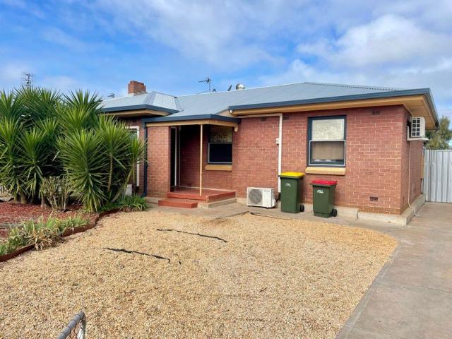 To register to view & apply for this property, please use this link: snug.com/