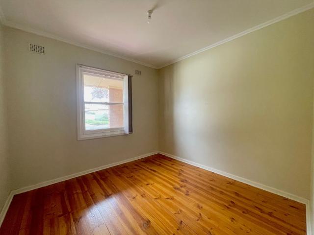 To register & apply for this property, please use this link: snug. com/