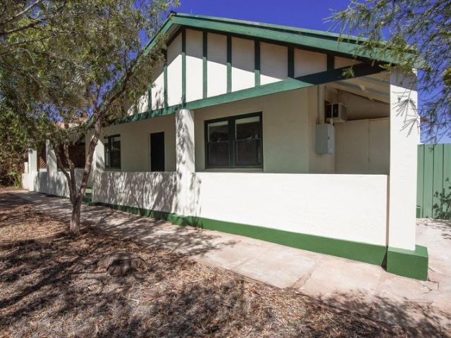 To register & apply for this property, please use this link: snug.com/